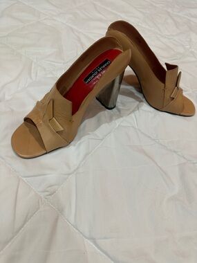 NWOT Charles Jourdan Tan Leather Open-Toe Bow Block Heel Mules size 7M